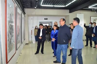 丹青頌時(shí)代，翰墨繪新程——濰坊學(xué)院舉辦“喜迎二十大 禮贊新時(shí)代 奮進(jìn)新征程”主題書(shū)畫(huà)作品展